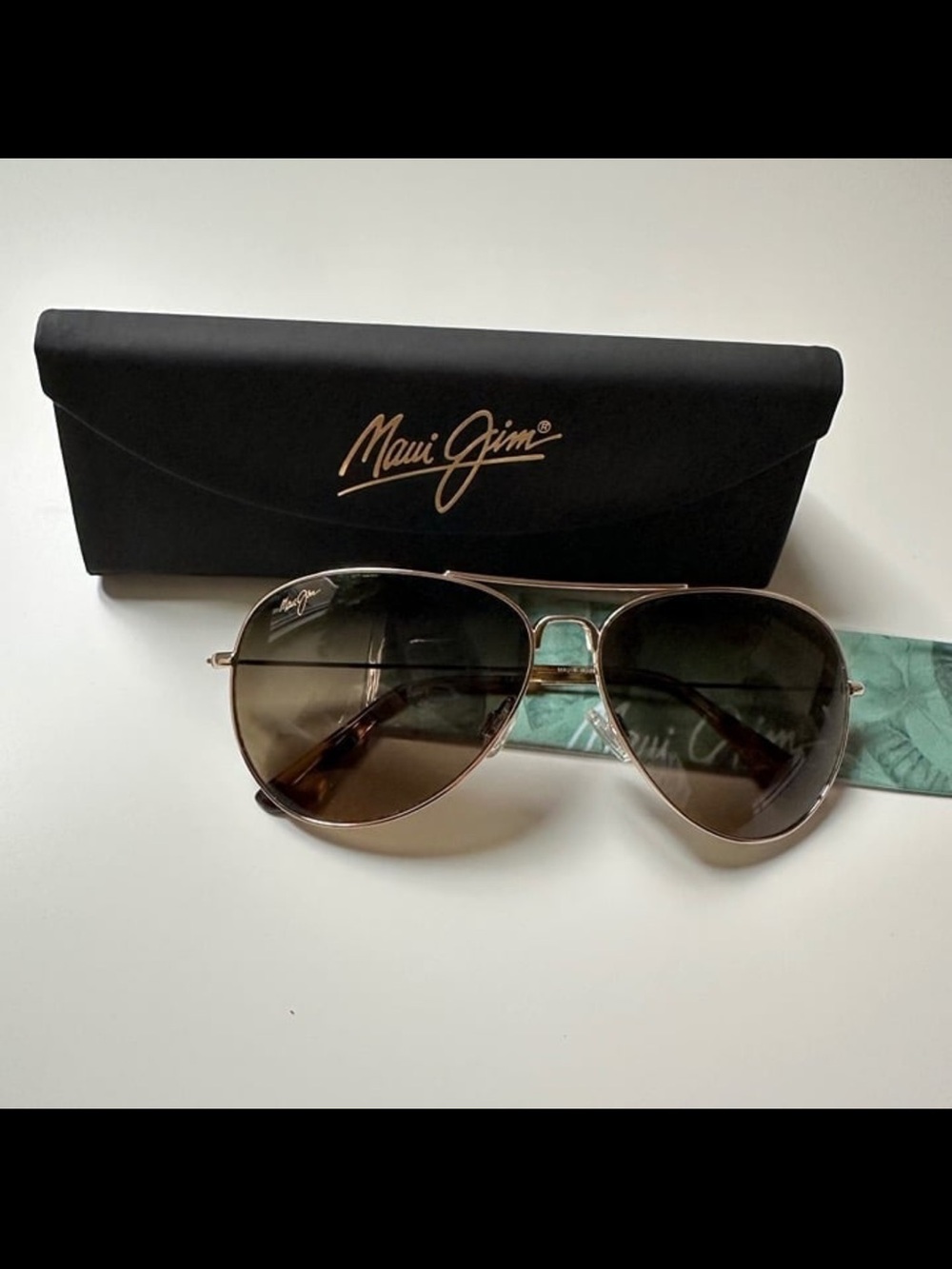 Maui Jim Gold Metal Aviator Sunglasses with Brown Gradient Lenses